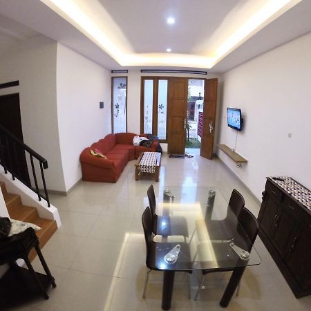 Padma Laguna Guesthouse Baturetno Екстер'єр фото