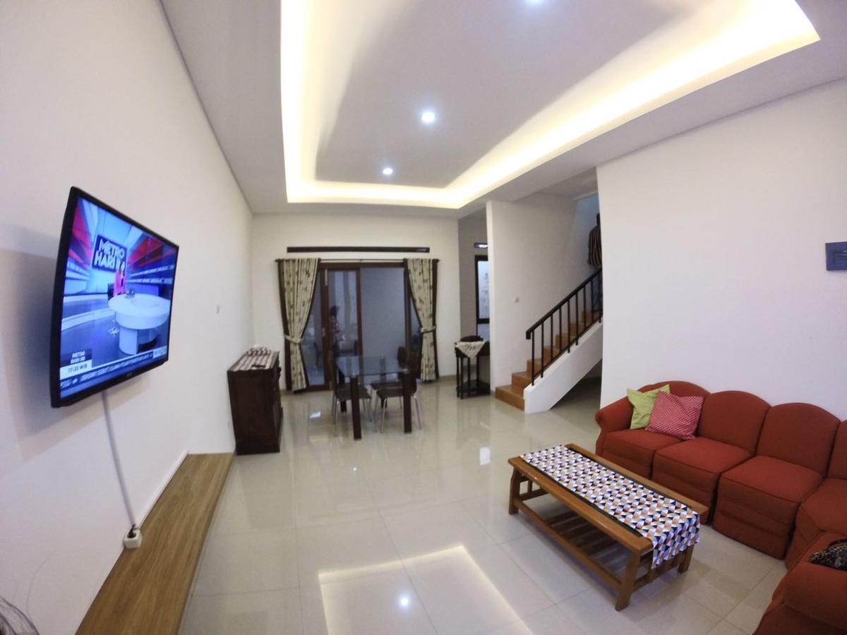 Padma Laguna Guesthouse Baturetno Екстер'єр фото